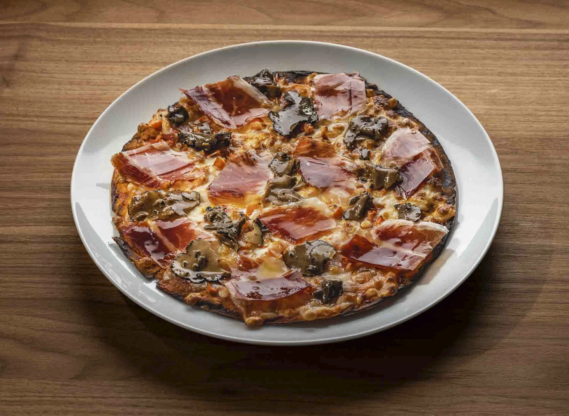 Fina Pizza de Trufa y Jamón Ibérico