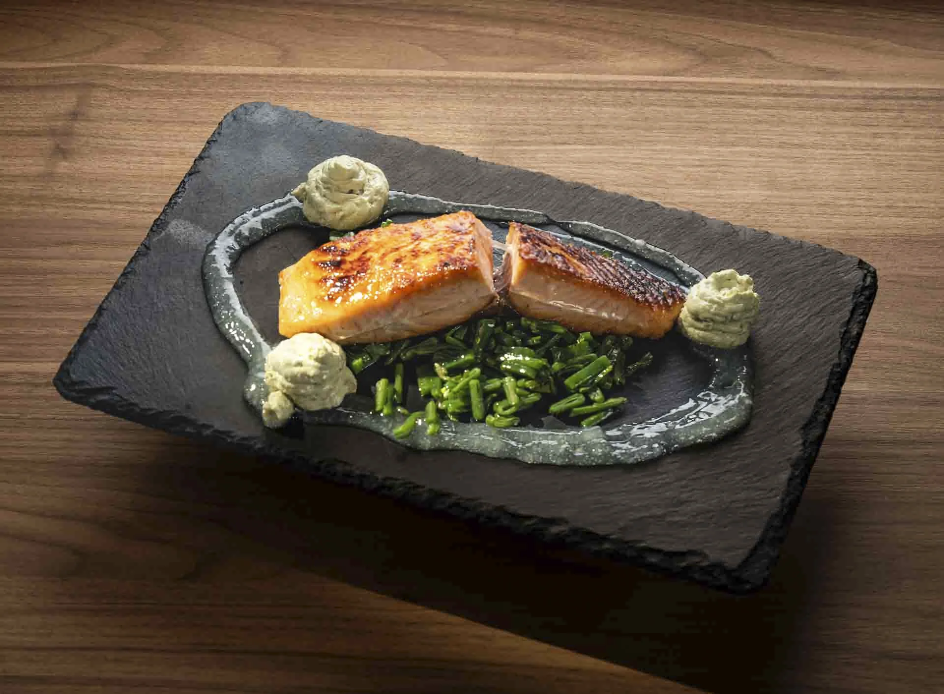 Salmón Marinado con Gel Cítrico
